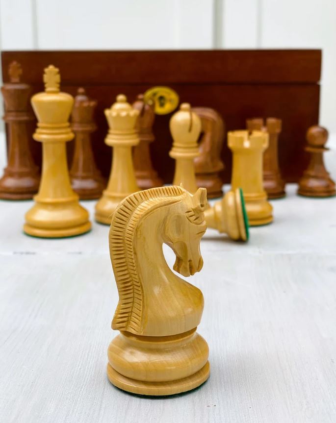 Acacia Leningrad Chess Pieces & Mahogany Box -  CHESSMAZE STORE UK 